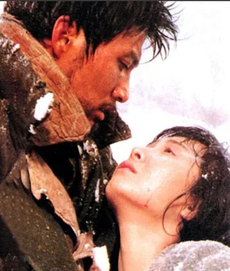 ‘여명의 눈동자’에서 여옥(채시라)과 대치(최재성). "한국 드라마의 역사는 '여명의 눈동자' 이전과 이후로 나뉜다"라는 말까지 나올 정도로 스케일이나 연출에서 하나의 이정표를 세운 작품이다. /MBC