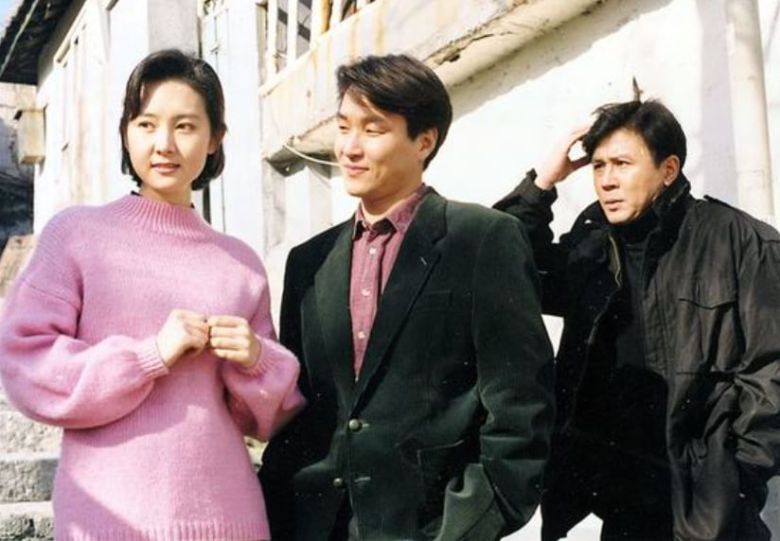 드라마 '서울의 달'에서 영숙(채시라)과 두 남자. 속마음을 숨긴 채 티격태격하는 남녀야 예나 지금이나 흔히 보는 캐릭터지만, 이 드라마처럼 진지하게 묘사한 작품은 드물었다. /MBC