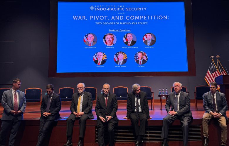 13일 인도·태평양안보연구원(IIPS)이 의회에서 주최한 행사에서 역대 4개 정부의 전직 국방부 차관보들이 언론과의 질의응답을 진행하고 있다. /워싱턴=김은중 특파원