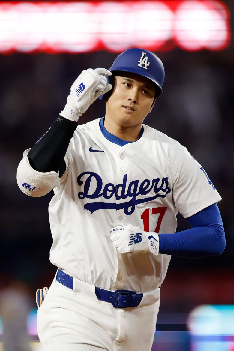 16일 홈런을 치고 기뻐하는 오타니 쇼헤이. /EPA 연합뉴스