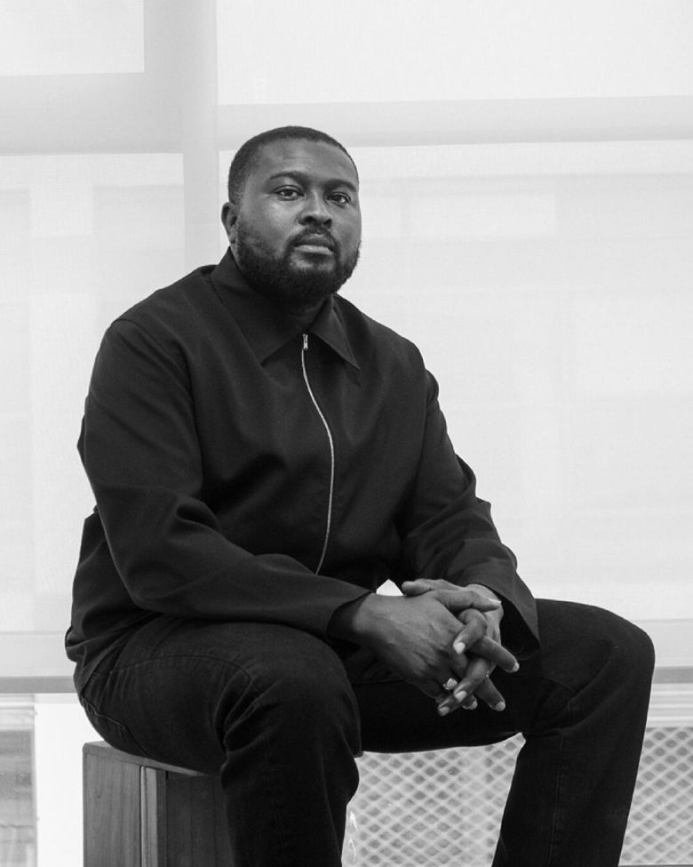 2025 로에베 공예상 특별상 수상자. 나이지리아의 니페미 마커스 벨로/로에베 재단 제공