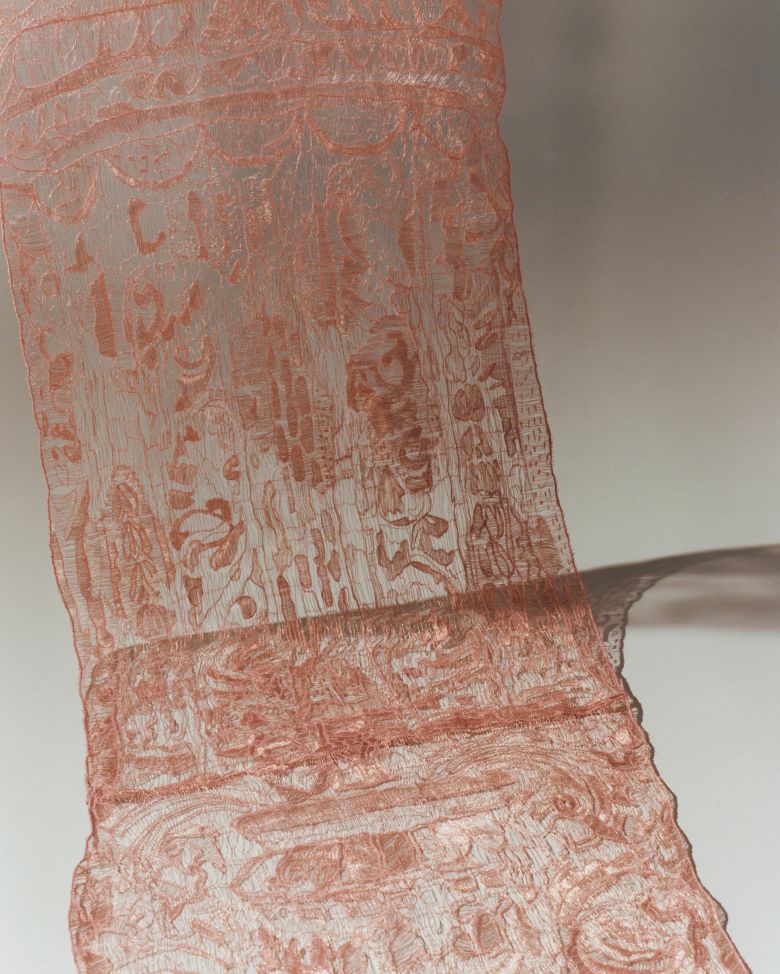 2025 로에베 공예상 특별상 수상작. 인도 수막쉬 싱 스튜디오의 'Monument'. copper and nylon, 10 × 500 × 2640 mm. 2024. /로에베 재단 제공