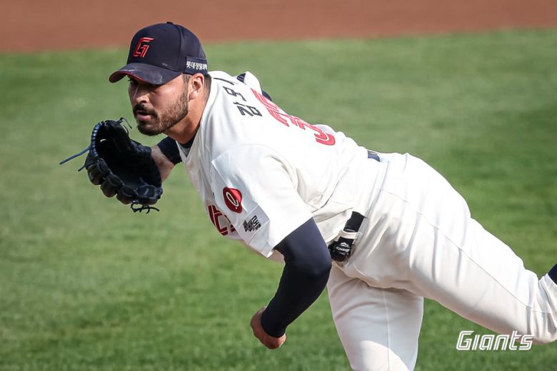 롯데 새 외국인 투수 알렉 감보아가 3일 열린 KBO리그 사직 키움 히어로즈전에 선발 등판해 7이닝 2피안타 1볼넷 6탈삼진 무실점으로 호투했다./롯데