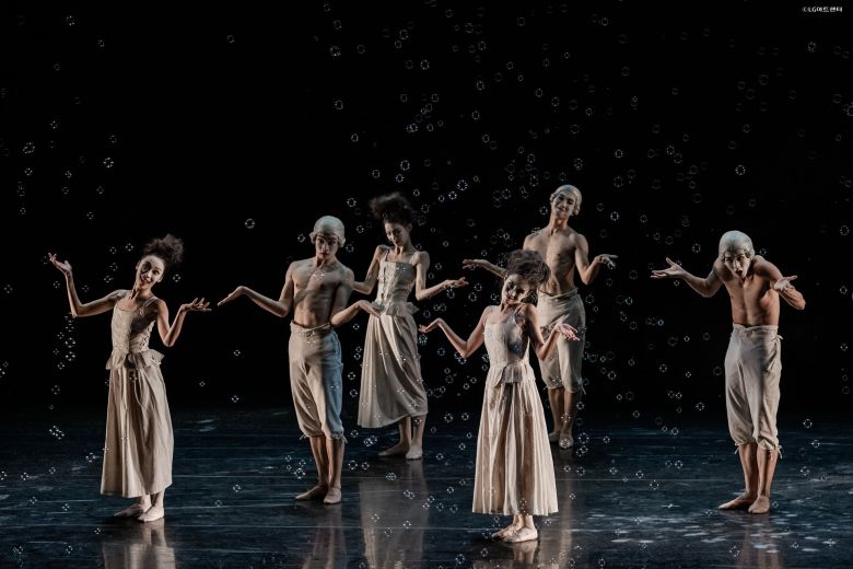 존 노이마이어의 드라마 발레 ‘카멜리아 레이디’로 전석 매진을 기록한 국립발레단은 이달 26~29일 서울 GS아트센터에서 이어리 킬리안의 모던 발레 ‘킬리안 프로젝트’를 선보인다. 상반기 세계 무용계 거장들의 공연이 잇따르고 공공 컨템퍼러리 발레단인 서울시발레단이 약진하면서, 다양한 장르의 새로운 무용에 관객이 몰리기 시작했다. /국립발레단