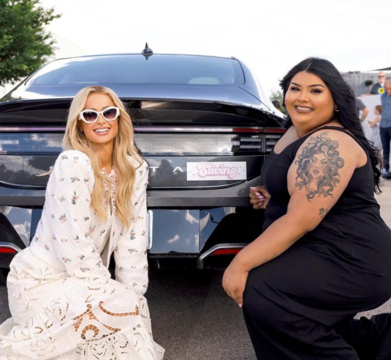 왼쪽부터 패리스 힐튼과 그의 팬 비비아나 곤잘레스. /틱톡