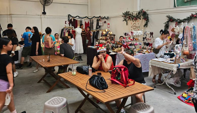 베트남의 젊은 디자이너들이 모여 문을 연 벼룩시장의 모습. 작은 매장이나 이런 벼룩 시장에 가면 베트남 젊은 디자이너들이 직접 만든 제품을 만나볼 수 있다. /호찌민=이미지 기자