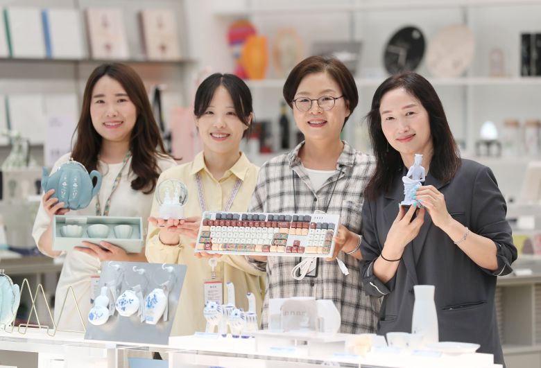 오른쪽부터 국립박물관문화재단 상품기획팀 김미경 팀장과 김은숙 차장, 서지희 과장, 김수민 대리. /장경식 기자