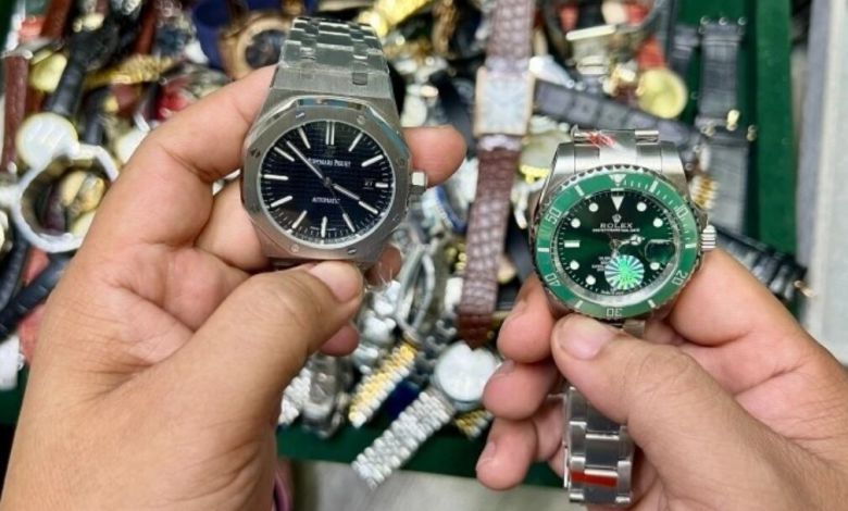 짝퉁 매장들은 정품 가격이 비싸면 수천만원까지도 하는 명품 시계도 판다. /호찌민시장관리국