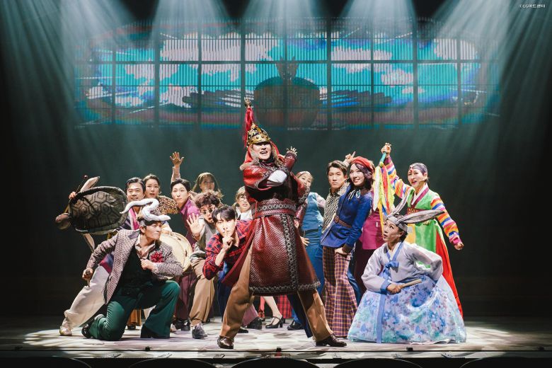 서울시뮤지컬단 창작 뮤지컬 '더 퍼스트 그레잇 쇼'. 한국 최초의 뮤지컬 탄생을 둘러싼 소동극에 무대와 뮤지컬 장르를 향한 뜨거운 열정, 부족하고 모자라도 최선을 다해 하루하루 살아가는 보통 사람들을 애정을 담았다. 2025.6 /세종문화회관