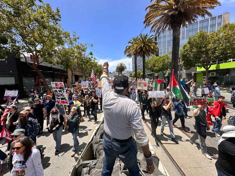 14일 샌프란시스코에서 열린 '노 킹(No Kings)' 시위 현장의 모습./오로라 특파원