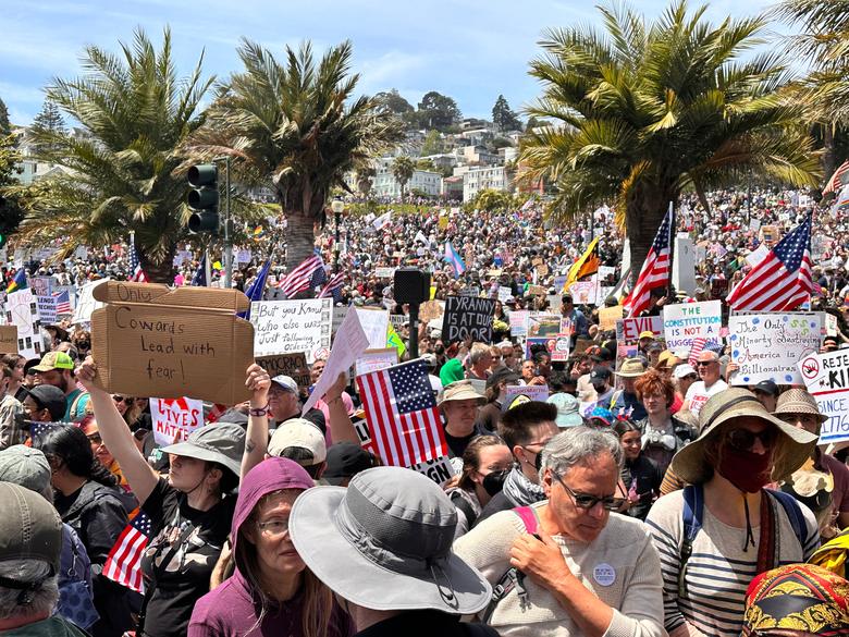 14일 샌프란시스코에서 열린 '노 킹(No Kings)' 시위 현장의 모습./오로라 특파원