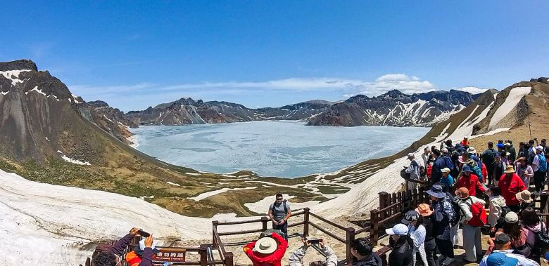 지난 12일 백두산 천지 모습. /박성원 기자