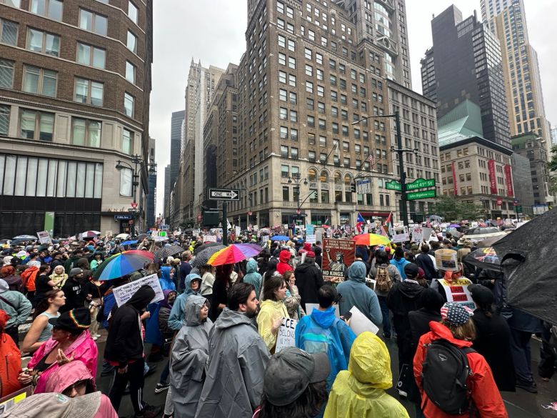 14일 미국 뉴욕에서 있었던 시위에는 약 5만명이 참여한 것으로 전해졌다./윤주헌 특파원