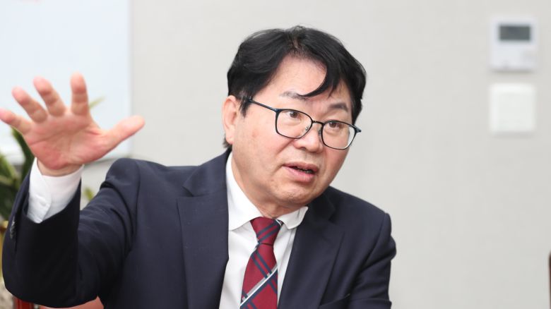 21일 서울 영등포구 더불어민주당 중앙당사에서 이한주 민주연구원장이 본지와 인터뷰를 하고 있다. /장경식 기자