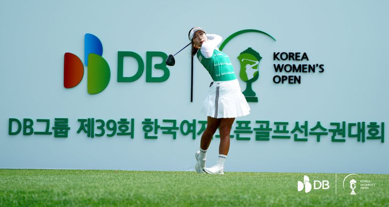 이동은이 15일 충북 음성군 레인보우힐스 컨트리클럽에서 열린 한국여자오픈 4라운드에서 1번홀 티샷을 하고 있다./대회조직위