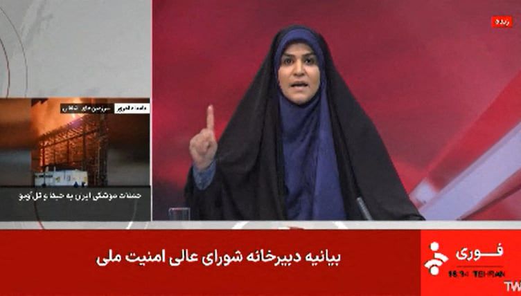 16일 이란 국영방송 IRIB  여성 앵커가 이스라엘을 비난하는 생방송을 진행하고 있다./IRINN/ AFP 연합뉴스