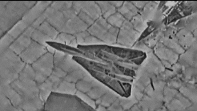 이스라엘방위군(IDF)이 공개한 이란 F-14 톰캣 전투기를 공격하는 영상. /이스라엘방위군 엑스(X·옛 트위터)