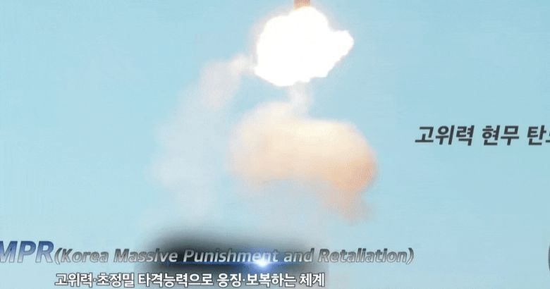 국방부가 2022년 10월1일 국군의 날 기념식에서 공개한 현무-5의 시험 발사 영상. /조선일보DB