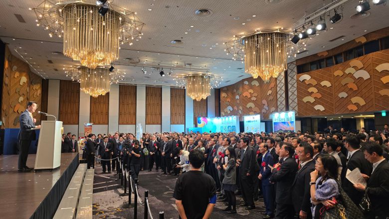 19일 도쿄에서 열린 한일국교정상화 60주년 리셉션에서 인삿말하는 박철희 대사/한국대사관 제공