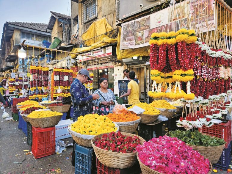 뭄바이 최대 꽃시장 '다다르 꽃시장'. /김성윤 기자