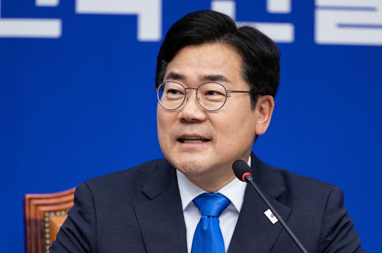 박찬대 더불어민주당 대표 직무대행 겸 원내대표가 13일 오전 서울 여의도 국회에서 열린 최고위원회의에서 발언을 하고 있다. /뉴스1