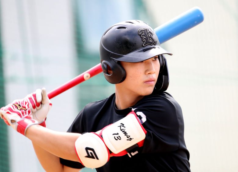 지난 17일 광주광역시 북구 광주제일고 실내 연습장에서 3학년 주장 김성준이 청룡기 고교야구 출전을 대비해 자체청백전을 치렀다. 투수와 타자를 겸하는 그는 졸업 후 미국 무대로 직행해 본격적으로 ‘이도류’ 도전에 나선다. /김영근 기자