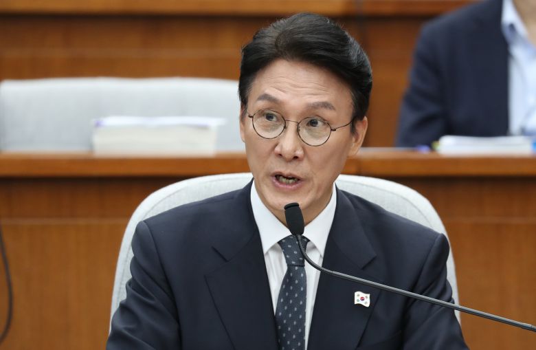 김민석 국무총리 후보자가 24일 서울 여의도 국회에서 열린 인사청문회에서 의원 질의에 답하고 있다. /남강호 기자