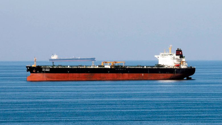 호르무즈 해협을 지나는 유조선들 /로이터 연합뉴스