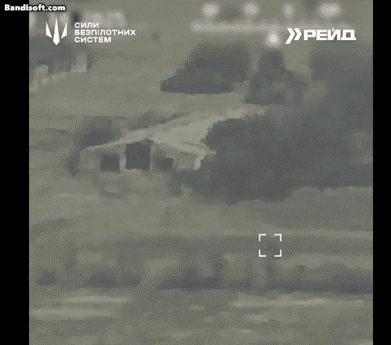 우크라이나군이 드론으로 북한의 240㎜ 방사포를 타격한 뒤 2차 폭발이 일어나는 장면./ 엑스(x)