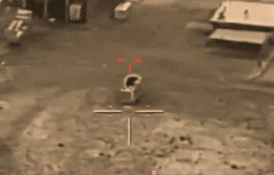 모사드는 이스라엘 드론이 이란의 트럭을 원하는 부분에 정확하게 공격하는 영상을 공개했다. /모사드