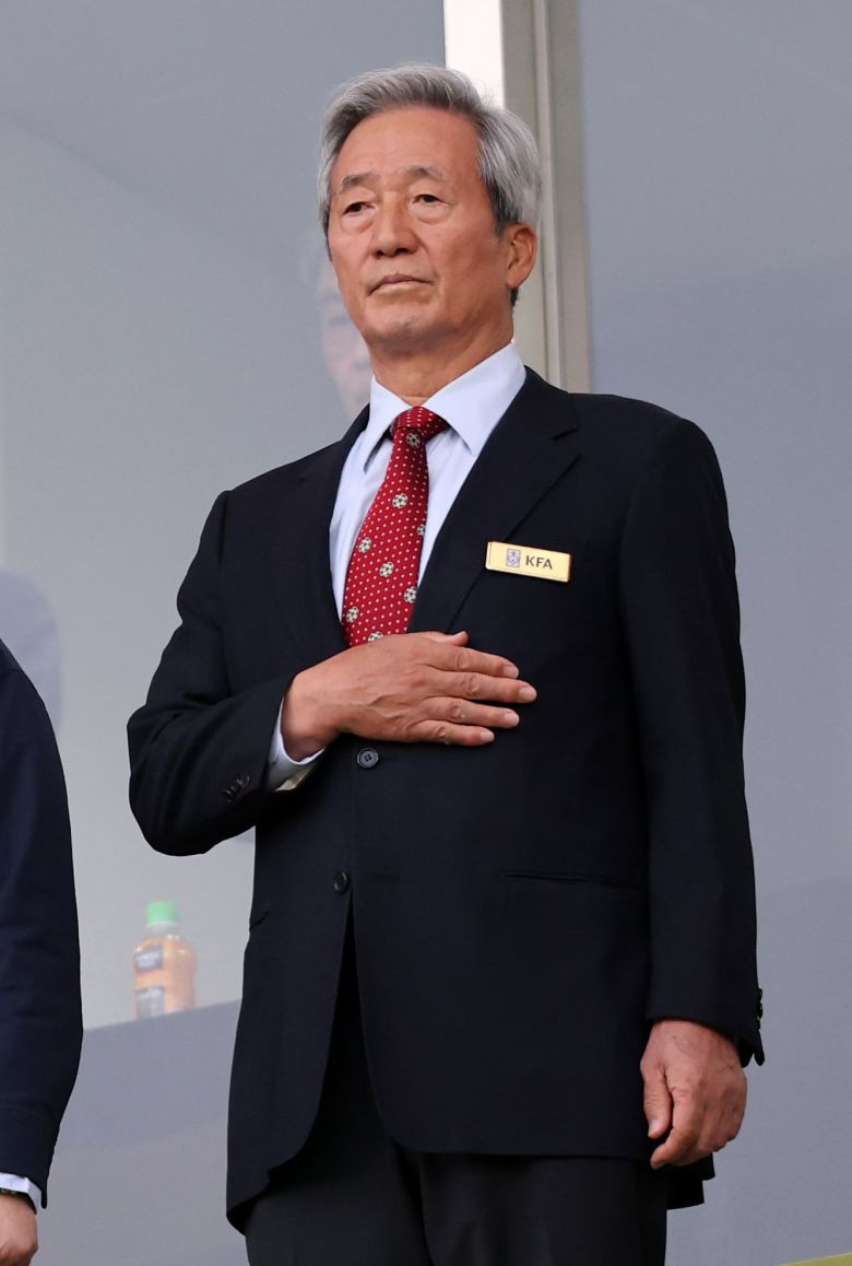 지난 5월 여자축구 국가대표 경기를 찾은 정몽준 대한축구협회 명예회장. /뉴스1