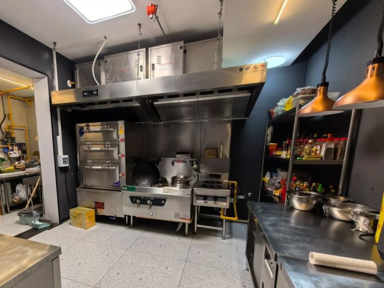 베이징 시내 주택 내부에 설치된 전문 식당 수준의 주방./샤오훙수