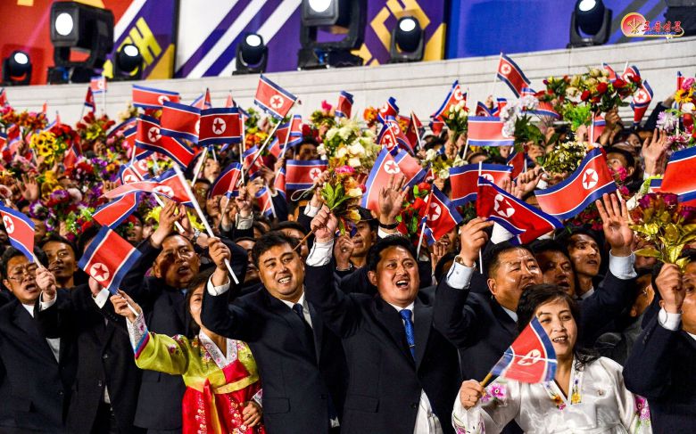 북한 노동당 기관지 노동신문은 지난 5월 15일 김정은 당 총비서의 '인민대중제일주의'를 선전했다. /노동신문 뉴스1