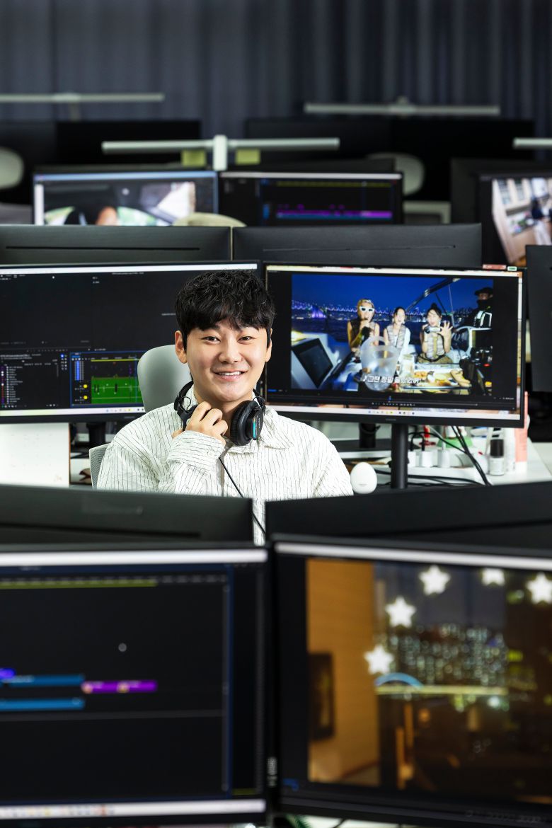 요즘 유튜브 업계에서 가장 주목받는 회사 ‘허니비 스튜디오’를 이끌고 있는 이석로 PD는 ‘대표’보다는 ‘PD’라고 불리길 원했다. 이 PD는 “제작사에서 한 걸음 더 나아가 커머스(상업)를 얹히는 걸 구상하고 있다”면서도 “그래도 저는 사업가가 아닌 PD이고 싶다”고 말했다. /양수열 영상미디어 기자