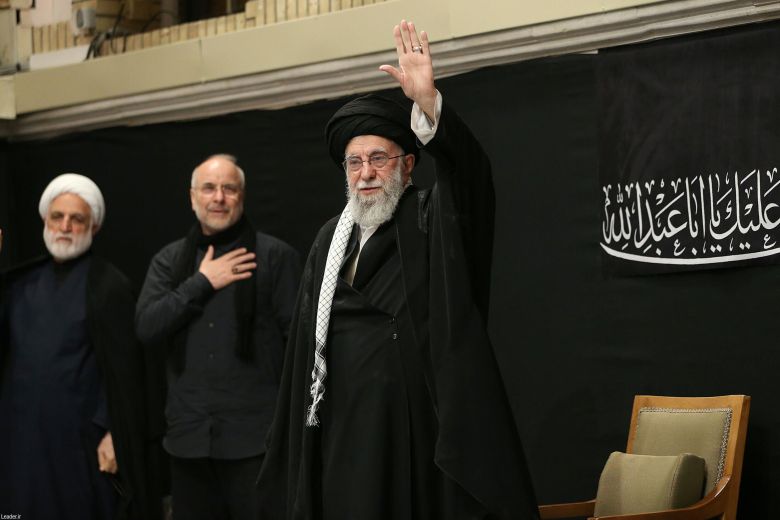 5일(현지시간) 공개석상에 모습을 드러낸 이란 최고지도자 하메네이. /연합뉴스