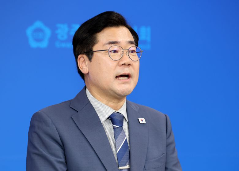 더불어민주당 박찬대 당 대표 후보가 지난 7일 오전 광주광역시의회 기자회견장에서 열린 '호남이 묻고, 박찬대가 답하다'에서 발언하고 있다. /연합뉴스