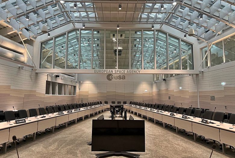 A view of the committee room where meetings of European Space Agency member states are held in Paris on July 7, 2025. The room’s walls are designed to resemble the surface of Mars, and the ceiling evokes the interior of a spacecraft./Lee Jong-hyun