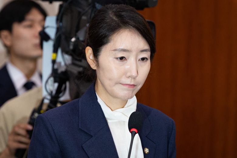 강선우 여성가족부 장관 후보자가 14일 서울 여의도 국회에서 열린 인사청문회에 출석해 모두 발언을 하고 있다. /뉴스1