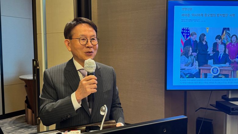 16일 오전 서울 영등포구 페어몬트 앰배서더 호텔에서 ‘선플 재단’ 이사장인 민병철 중앙대 석좌교수가 22대 국회 선플위원회 공식 출범을 선언하고 있다. /김도균 기자