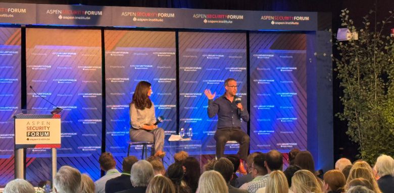 애덤 볼러 미 대통령 인질 문제 담당 특사(오른쪽)가 17일 콜로라도주 애스펀에서 열린 '애스펀안보포럼'에 참석해 발언을 하고 있다. /애스펀(콜로라도주)=김은중 특파원