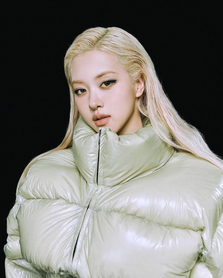 이번 뮤직 비디오에서 화제를 일으킨 건, 딩윤 장(Dingyun Zhang)의 푸퍼 패딩 재킷. @dingyun_zhang