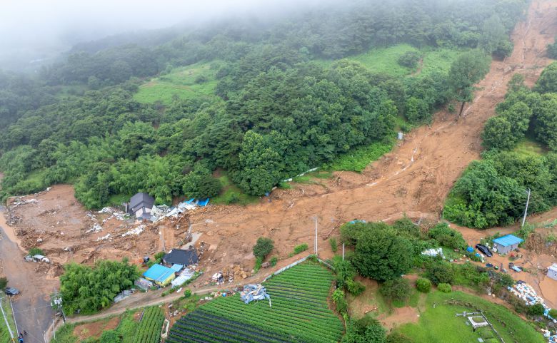 20일 오전 경남 산청군 산청읍 부리. 산사태로 마을이 매몰되면서 희생자가 발생했다./산청=김영근 기자