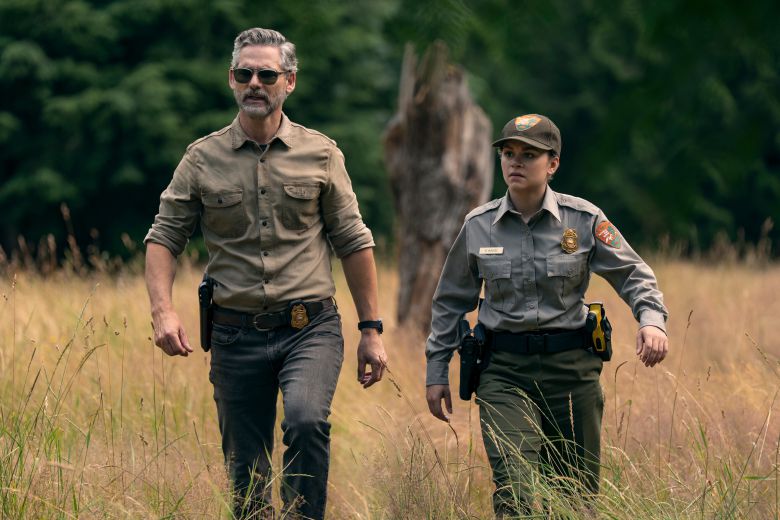 Untamed. (L to R) Eric Bana as Kyle Turner, Lily Santiago as Naya Vasquez in episode 102 of Untamed. Cr. Ricardo Hubbs/Netflix © 2025