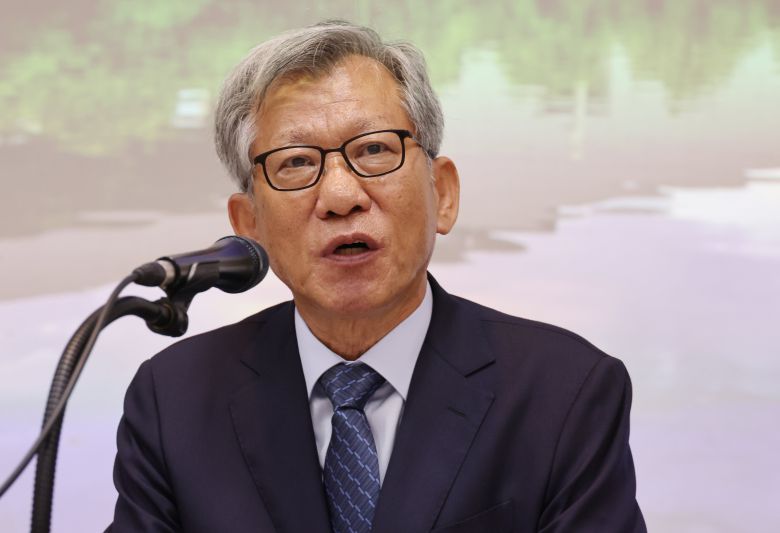 유홍준 신임 국립중앙박물관장이 24일 기자간담회에서 관장 취임 소감을 밝히고 있다. /연합뉴스