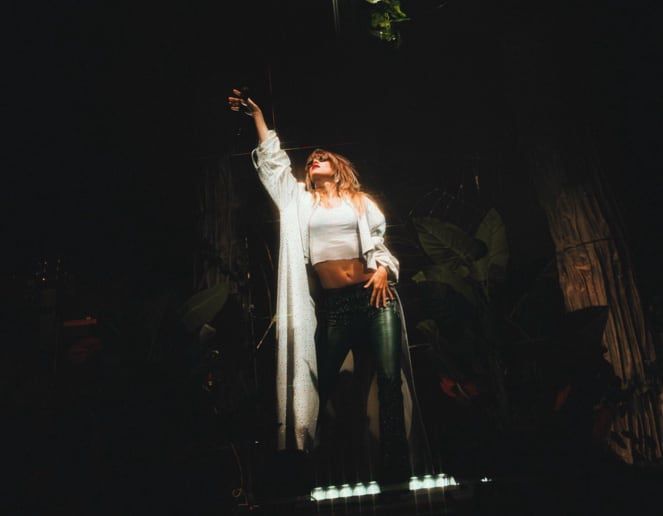 워터하우스가 입었던 바지./엑스(옛 트위터)