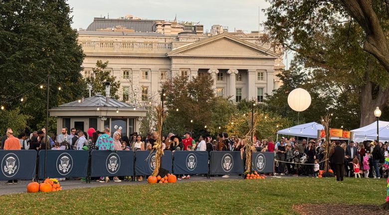 지난해 10월 조 바이든 당시 대통령이 백악관에서 주최한 핼러윈 행사에서 텐트가 설치돼 있는 모습. /워싱턴=김은중 특파원