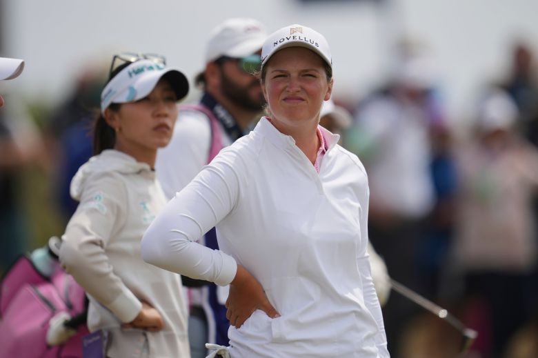 로티 워드(오른쪽)와 리디아 고가 1일 웨일스 로열 포스콜 골프클럽에서 열린 LPGA 투어 AIG 여자오픈 1라운드에서 같은 조에 속해 경기하고 있다./R&A