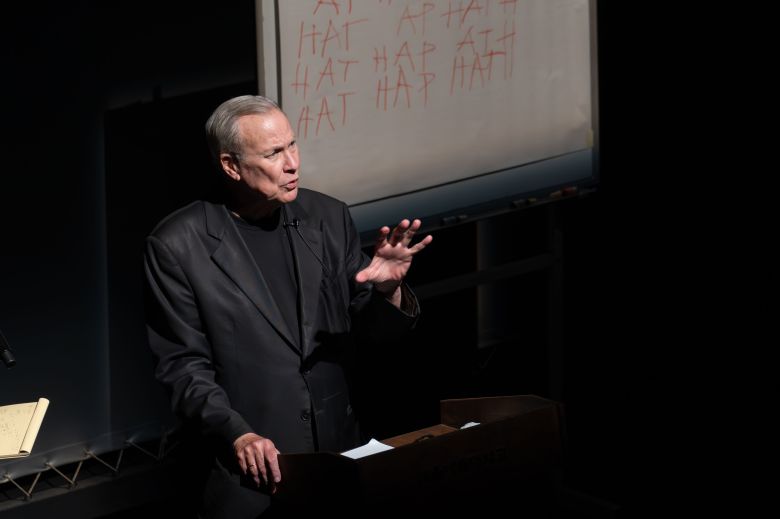 '해변의 아인슈타인'(1976) 등 이미지 중심 포스트모더니즘 연극의 대가 로버트 윌슨(83)이 내한, 남산 서울예대 드라마센터에서 22일 강연, 23일 워크숍을 가졌다. /서울예대