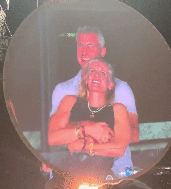 지난달 16일 매사추세츠주 보스턴에서 열린 콜드플레이의 콘서트에서 포착된 장면. 이 영상이 소셜미디어를 통해 퍼지면서 불륜 스캔들이 불거졌다. /틱톡