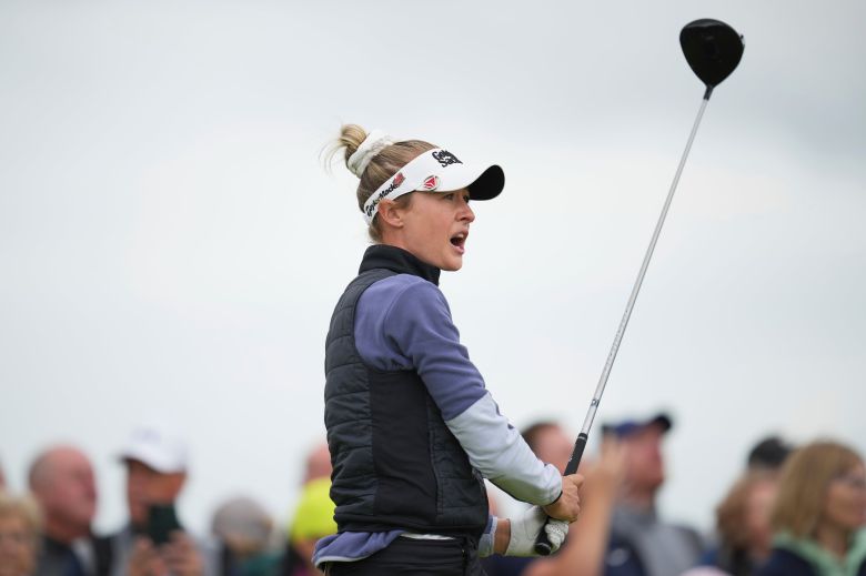 AIG 위민스 오픈 2라운드에서 넬리 코르다가 티샷을 지켜보고 있다. /AP 연합뉴스